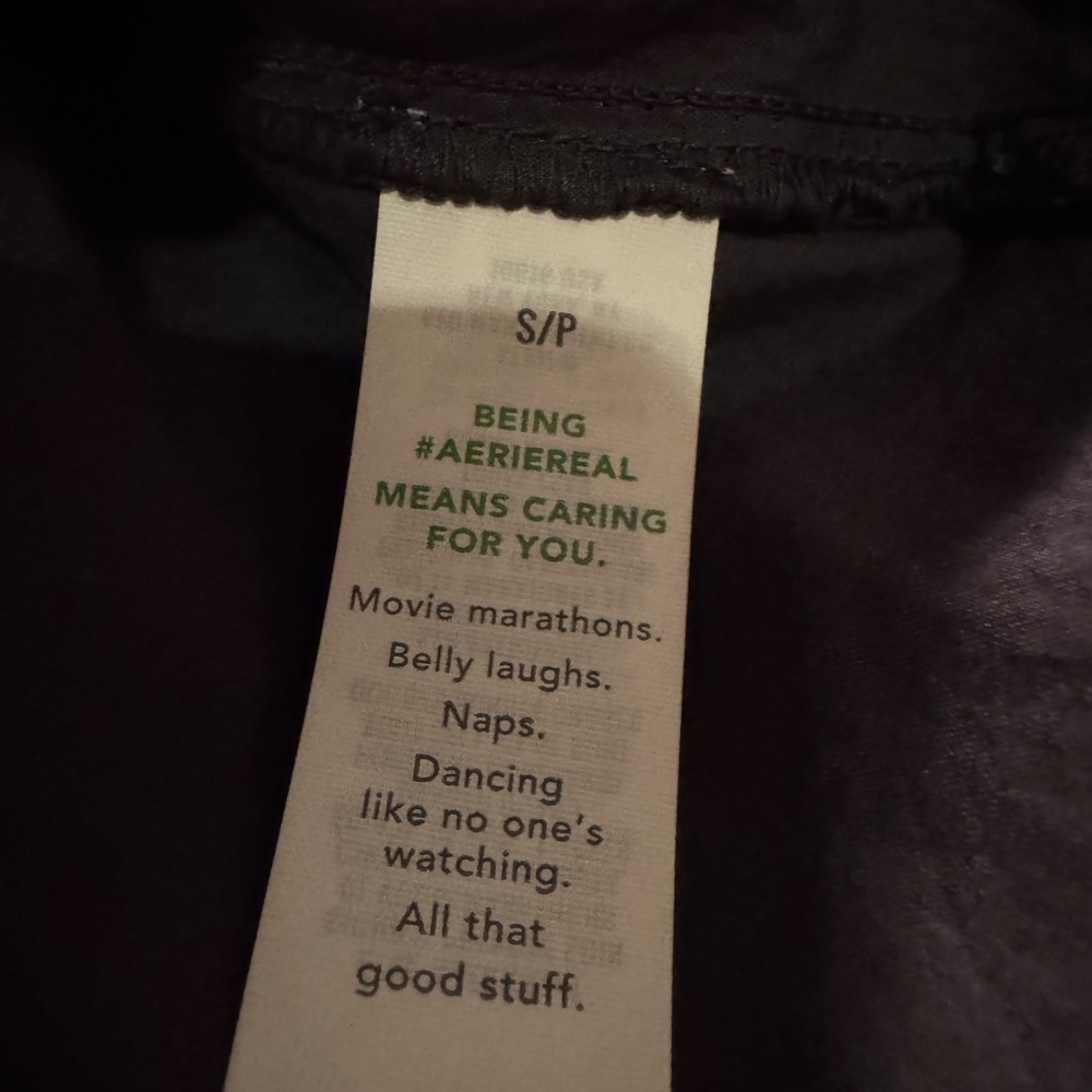 NWT Aerie Charcoal Smocked Blouse. Size Small With Balloon Sleeves - Picture 8 of 11